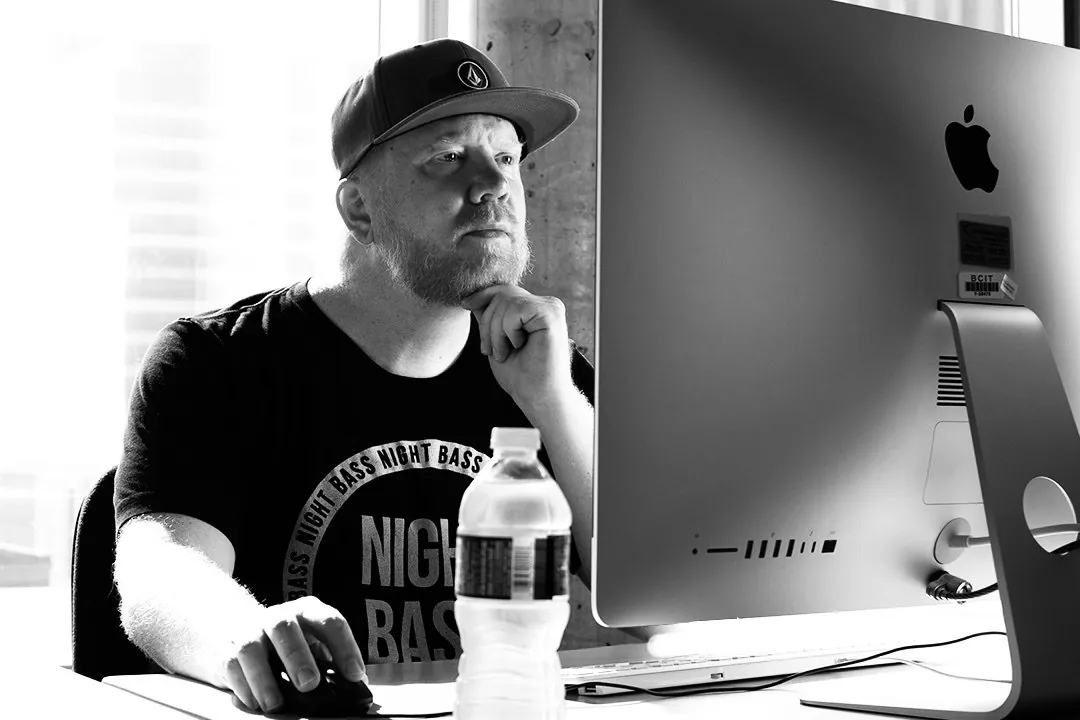 Thinking it through at the iMac